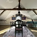 Apartment пространства за гости синият час - The Glass Moon Ruse
