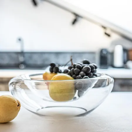 пространства за гости синият час - The Glass Moon