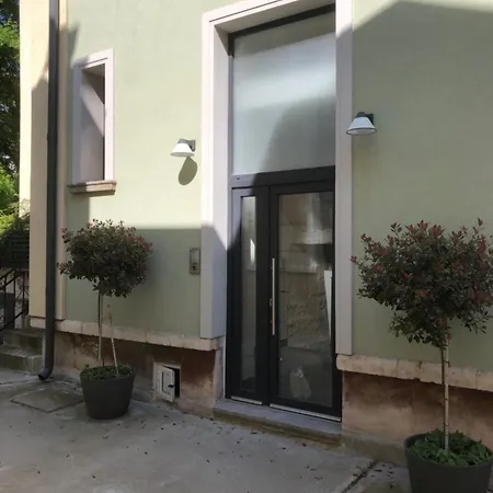 Apartament пространства за гости синият час - The Glass Moon *