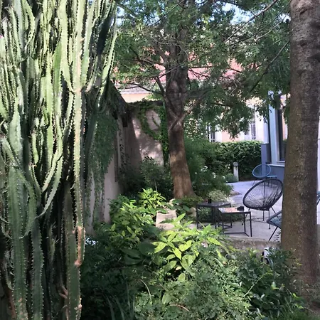 アパート пространства за гости синият час - The Glass Moon *