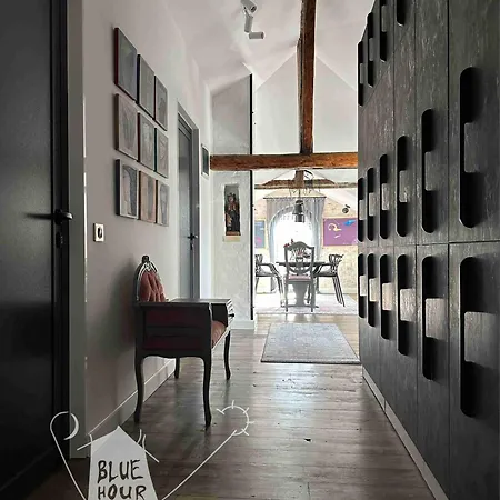 пространства за гости синият час - The Glass Moon Ρούσε