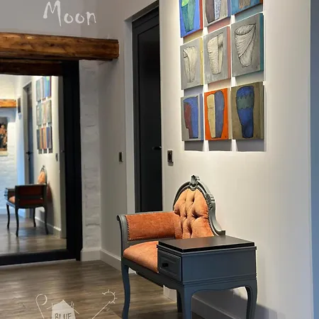 пространства за гости синият час - The Glass Moon Διαμέρισμα