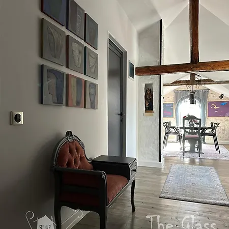 пространства за гости синият час - The Glass Moon Ρούσε