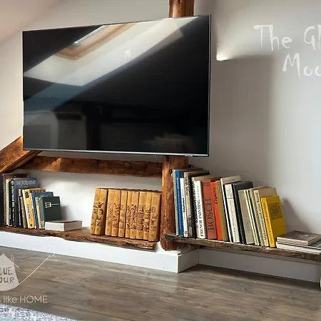 Apartment пространства за гости синият час - The Glass Moon Ruse