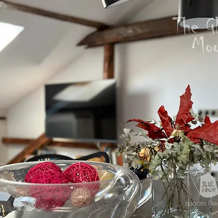 пространства за гости синият час - The Glass Moon * Ρούσε