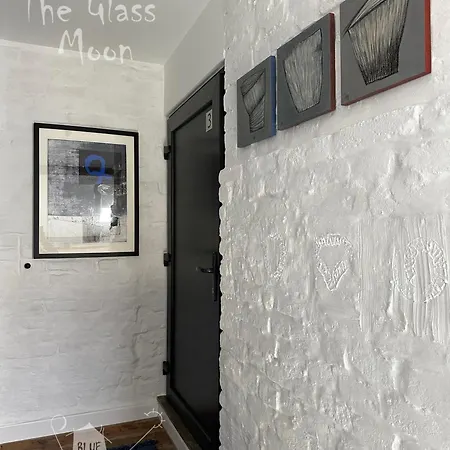 пространства за гости синият час - The Glass Moon *