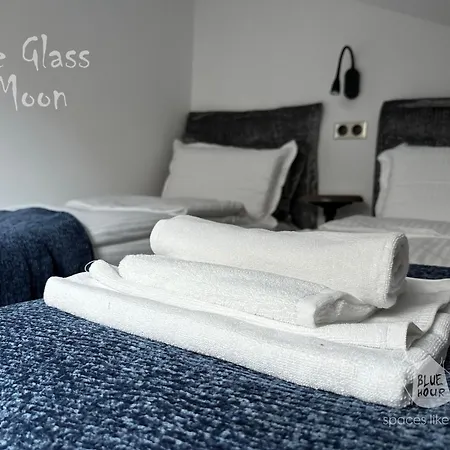 Apartament пространства за гости синият час - The Glass Moon