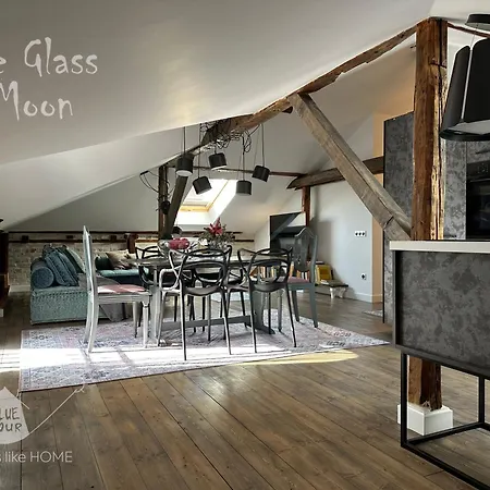 пространства за гости синият час - The Glass Moon *