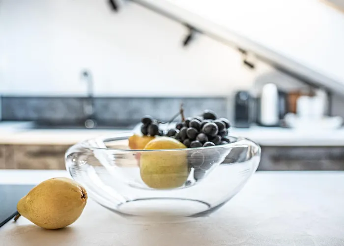 пространства за гости синият час - The Glass Moon