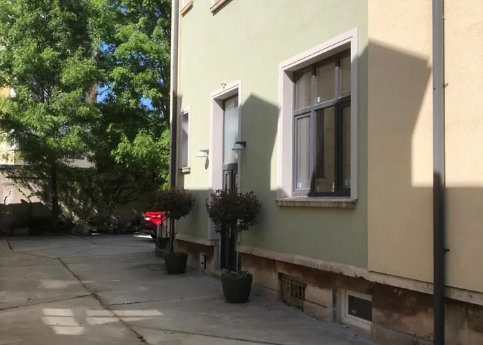 пространства за гости синият час - The Glass Moon *