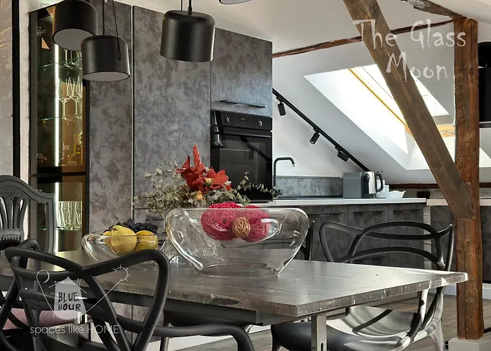 пространства за гости синият час - The Glass Moon Rusçuk