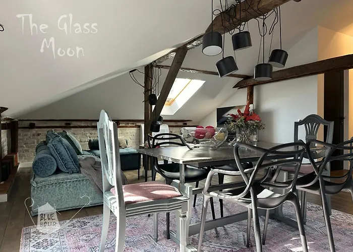 Daire пространства за гости синият час - The Glass Moon