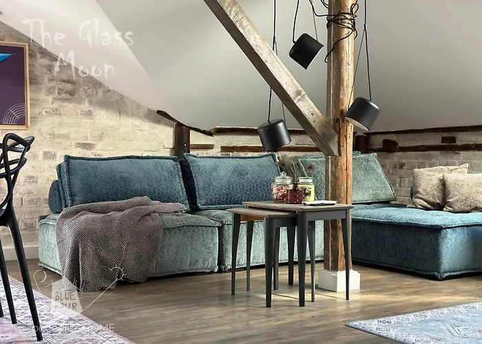 пространства за гости синият час - The Glass Moon Rusçuk