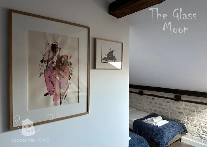 Daire пространства за гости синият час - The Glass Moon