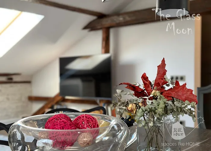 пространства за гости синият час - The Glass Moon * Rusçuk