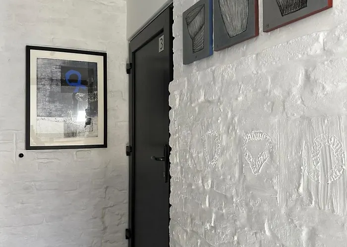 пространства за гости синият час - The Glass Moon *