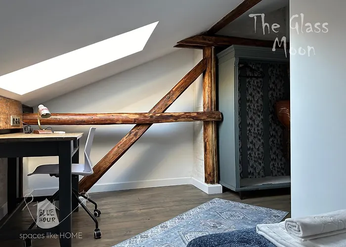 пространства за гости синият час - The Glass Moon * Rusçuk