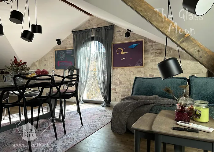 пространства за гости синият час - The Glass Moon Daire *