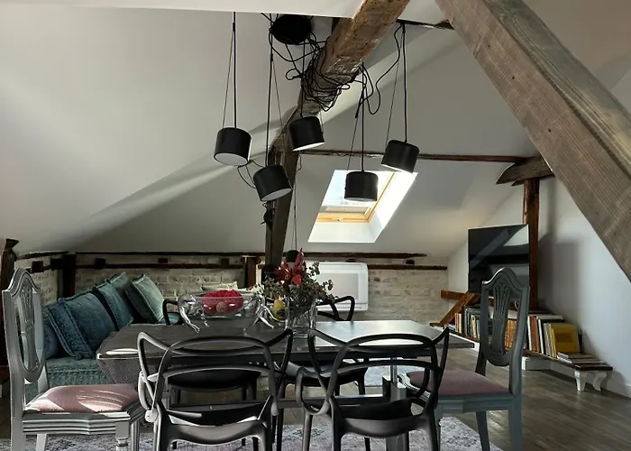 пространства за гости синият час - The Glass Moon *