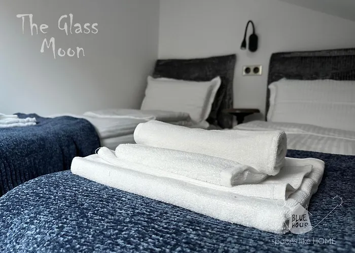 Daire пространства за гости синият час - The Glass Moon